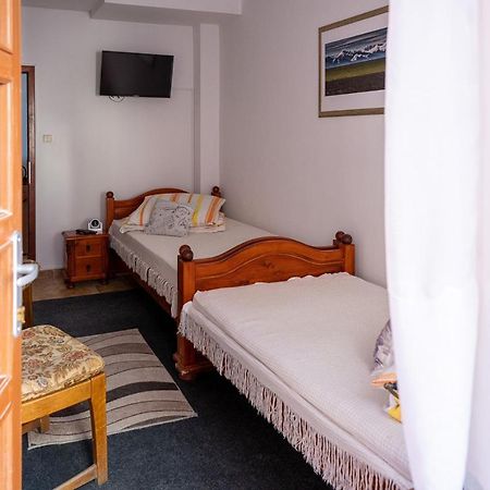 2- Postelova Izba S Kupelnou Emka V Penzion Trstena Bagian luar foto