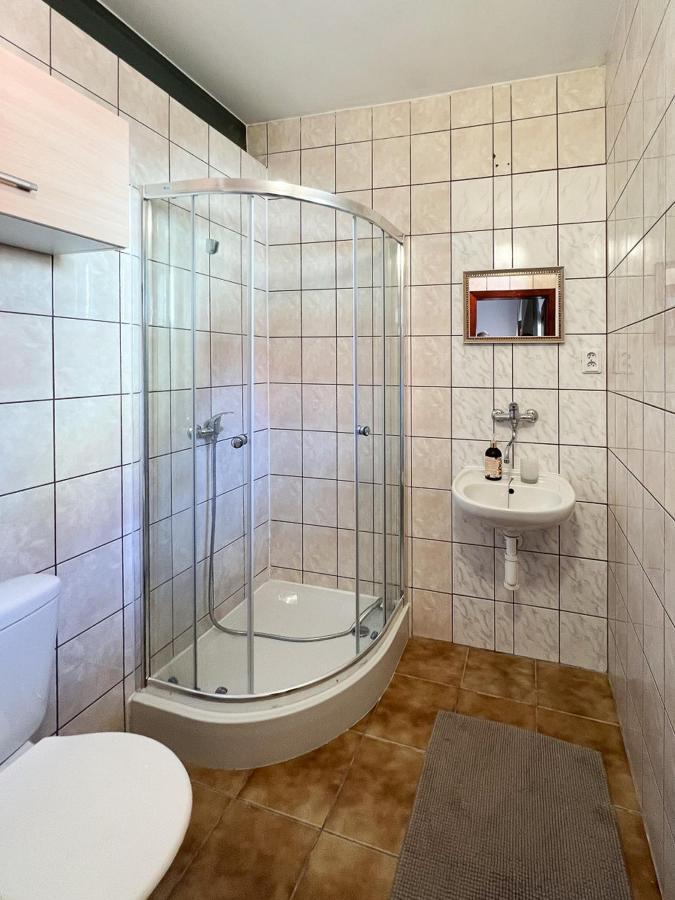 2- Postelova Izba S Kupelnou Emka V Penzion Trstena Bagian luar foto