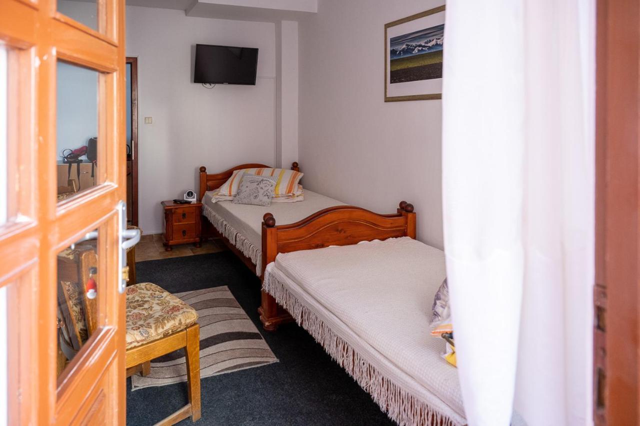 2- Postelova Izba S Kupelnou Emka V Penzion Trstena Bagian luar foto